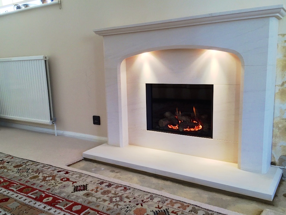 An image showing a Gazco Riva 500 gas fire installed